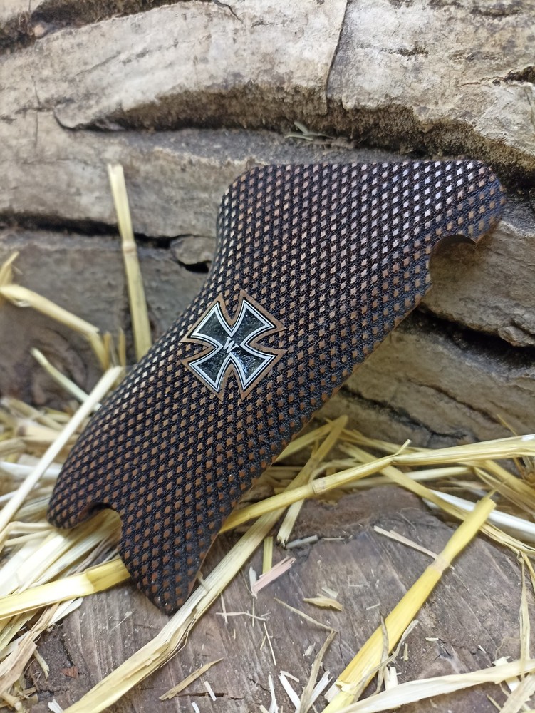 Luger P08 grips