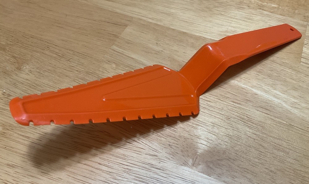 VTG Tuppware Orange Cake Pie Knife Egg Separator Scoop