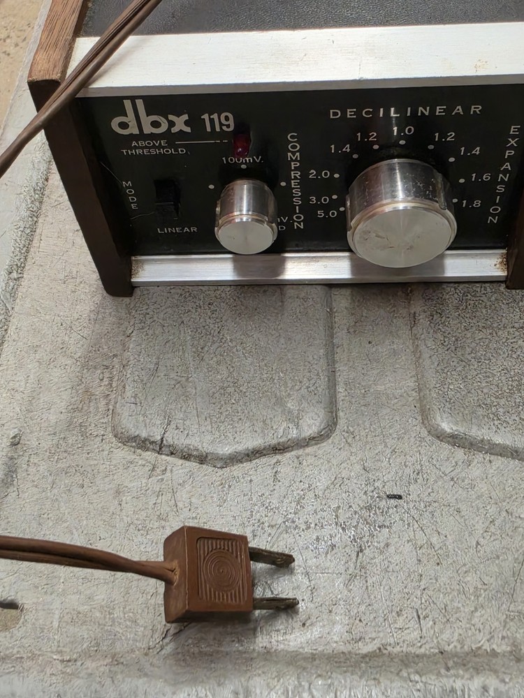 DBX 119 Decilinear Compression Expander Stereo Dynamic Range Enhancer (UNTESTED)