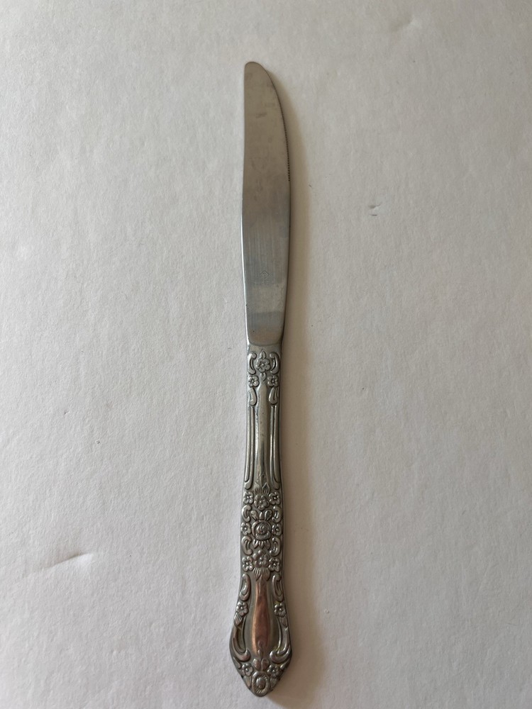 SANGO Flatware Modern Solid Knife in SNF4 Sango Stainless 1 Dinner Knife 8.75”