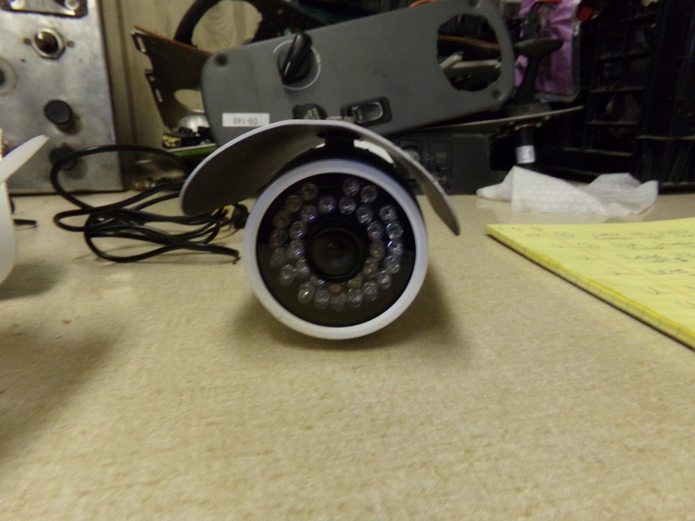 Lorex Security Camera, white, Cracked Stem *FREE SHIPPING*