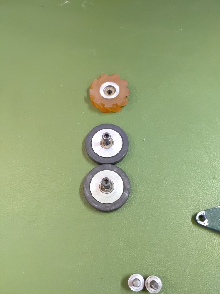 Dynabrade 11486 Dynabelter Belt Sander & Accessories *TESTED/WORKING*