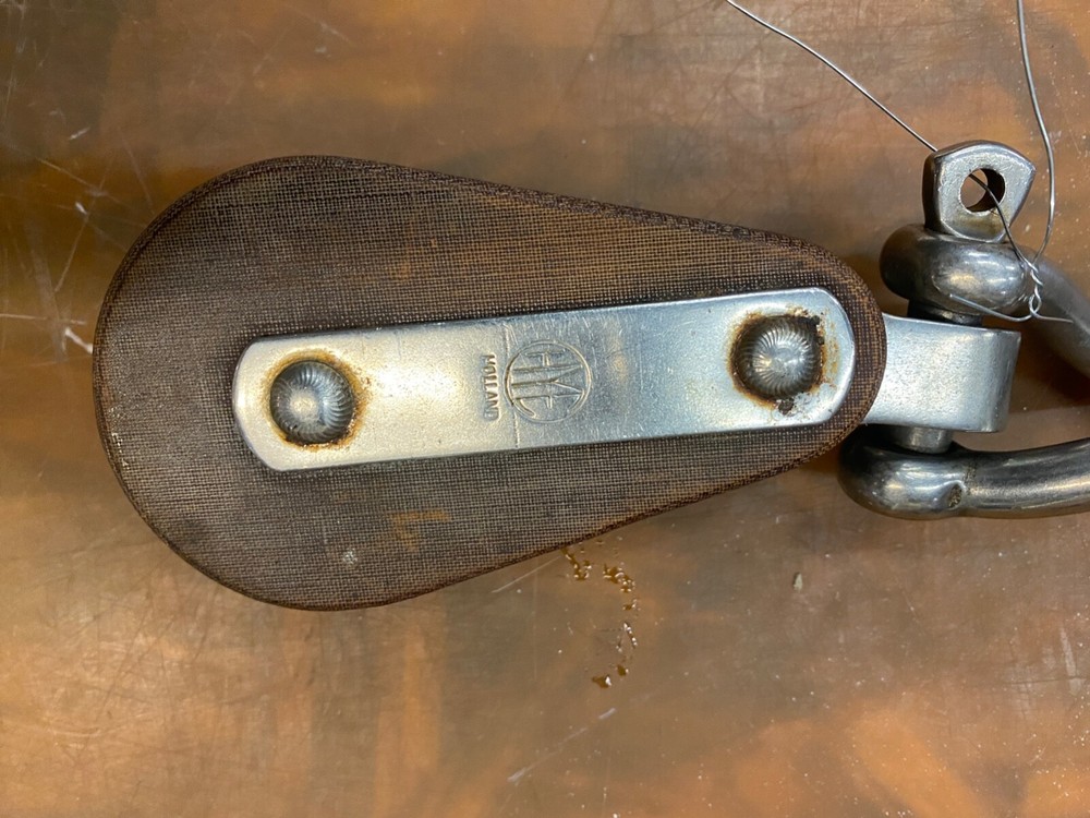 HYE Single Block Internally Bound w/ Bow 50mm sheave cheeks / sheave plastic