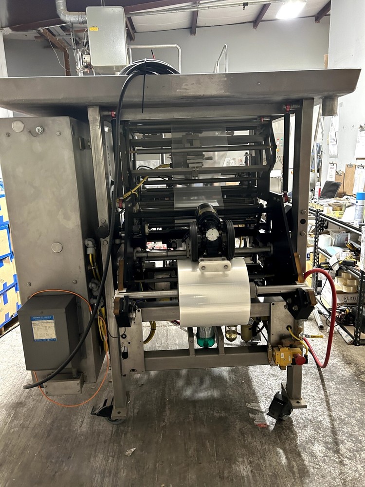 VFFS PACKAGING MACHINE TRIANGLE PACKAGING MACHINERY, BAGGER Model SB6C STAINLESS