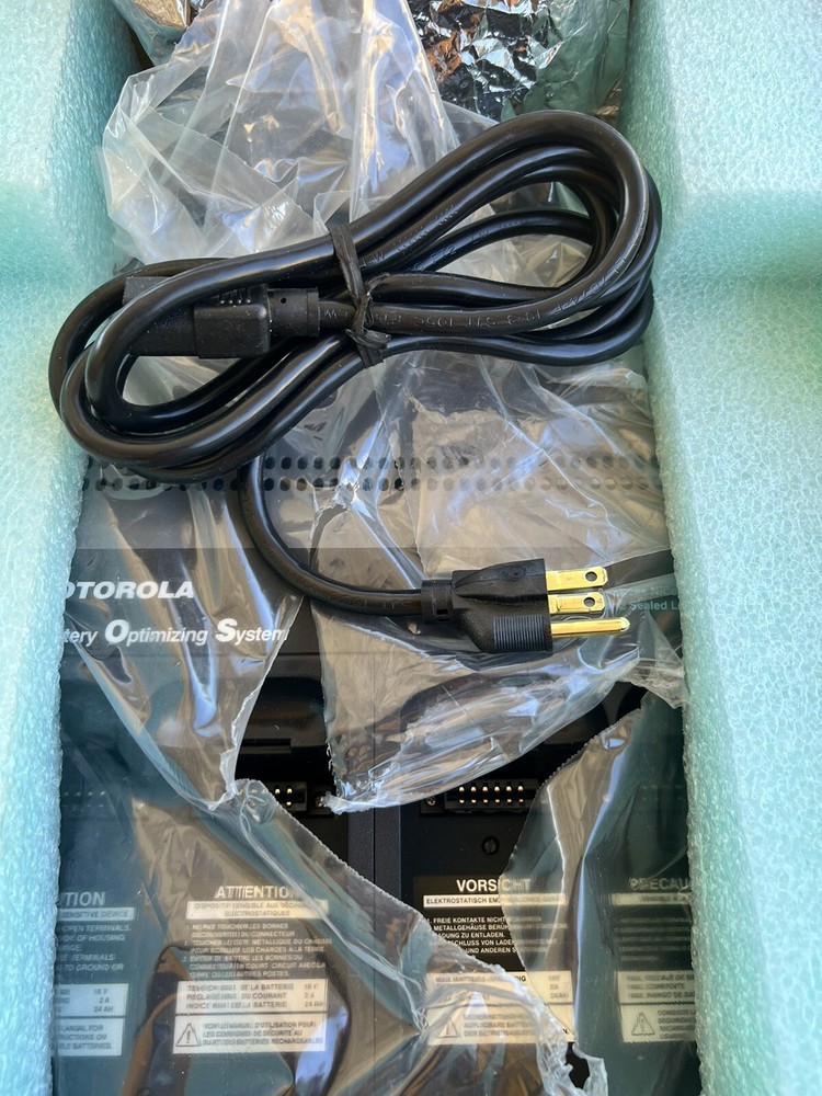 NEW OPEN BOX MOTOROLA WPLN4071AR 4 UNIT BATTERY OPTIMIZING SYSTEM