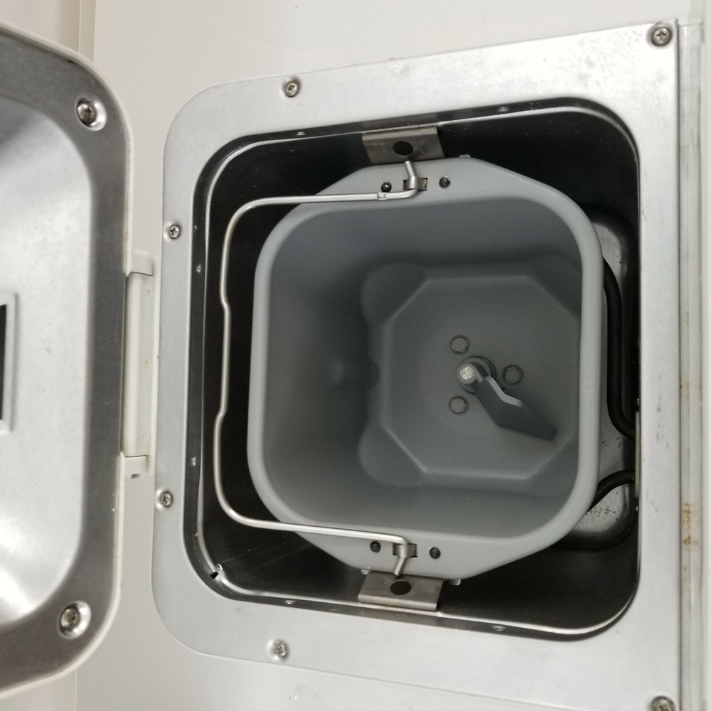 Breadman TR-440 Automatic Bread Maker 1.5 Lb Loaf Homemade Bread Machine