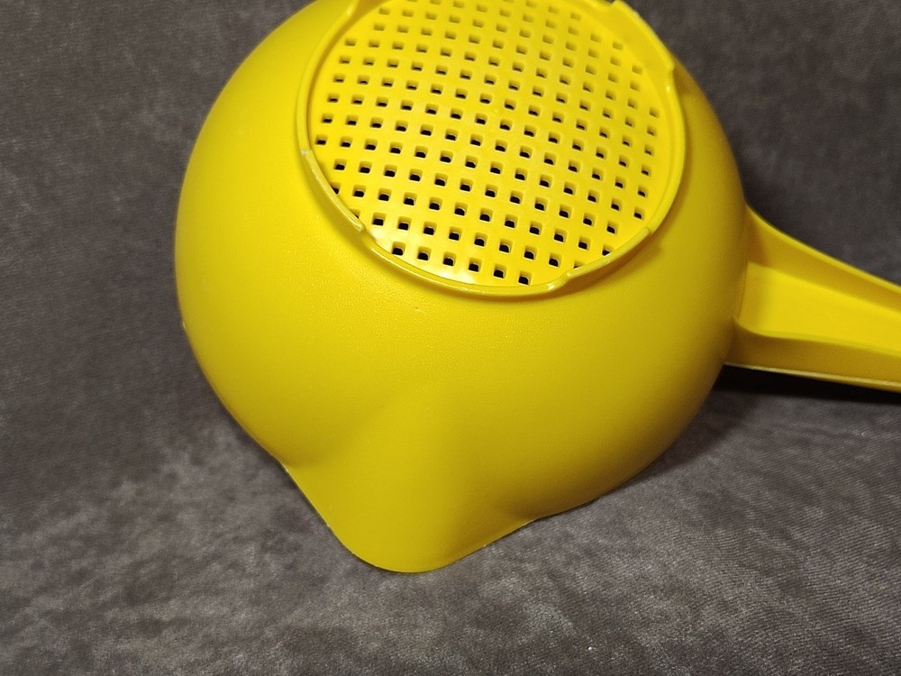Vintage Tupperware #1200 1Qt & #1523 2Qt Colanders Strainers YELLOW