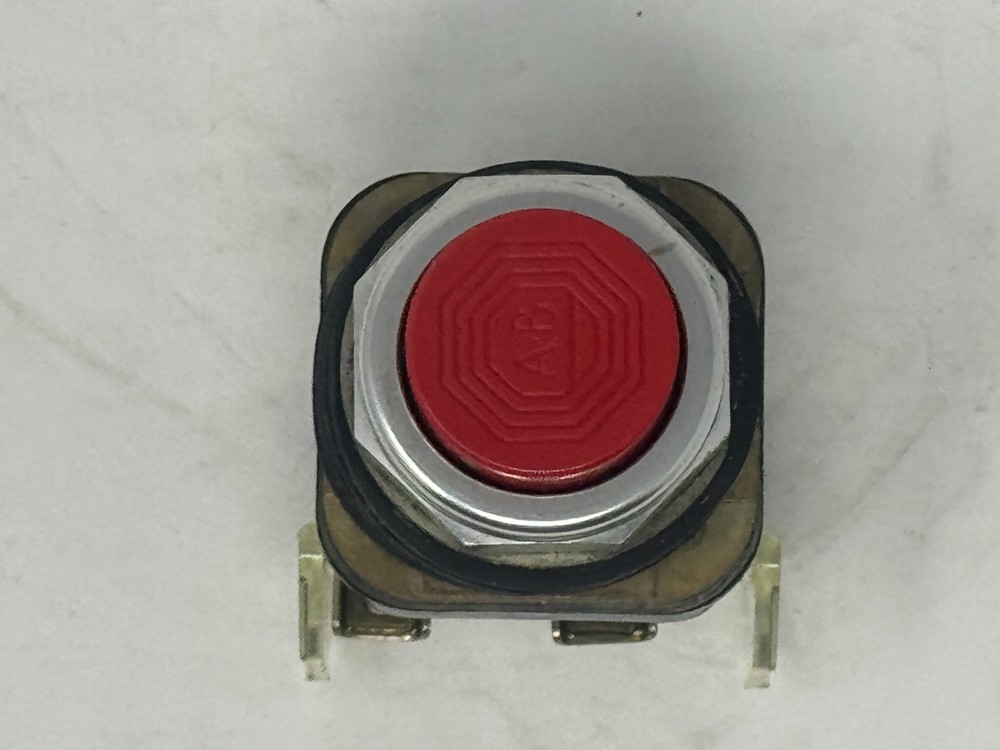 ALLEN-BRADLEY 800T-XD2 SER. D Red Push Button Switch