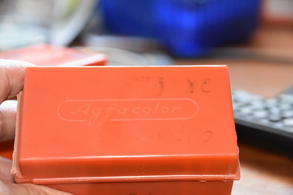 ONE HUNDRED 35 mm PLASTIC SLIDE FRAMES IN ORIGINAL PLASTIC BOXES, excellent co