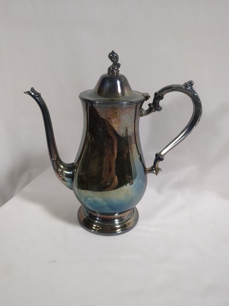 Vintage Oneida Silversmith SilverPlate Coffee or Tea Pot. 10.5"