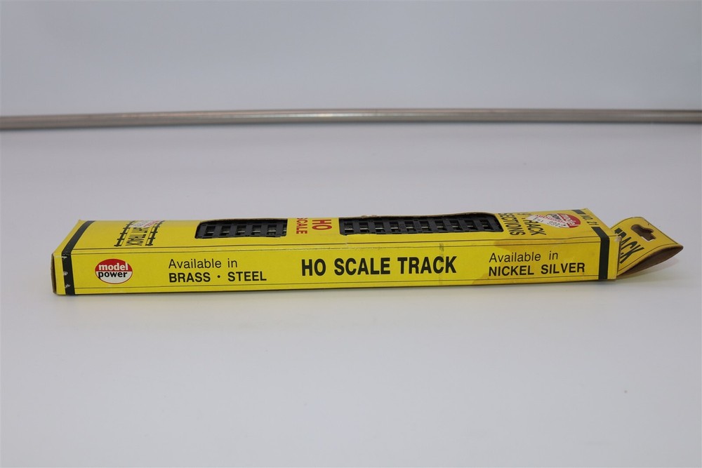 Model Train NO.21 - MODEL POWER (4) 9" TRACK SECTIONS - NIP -