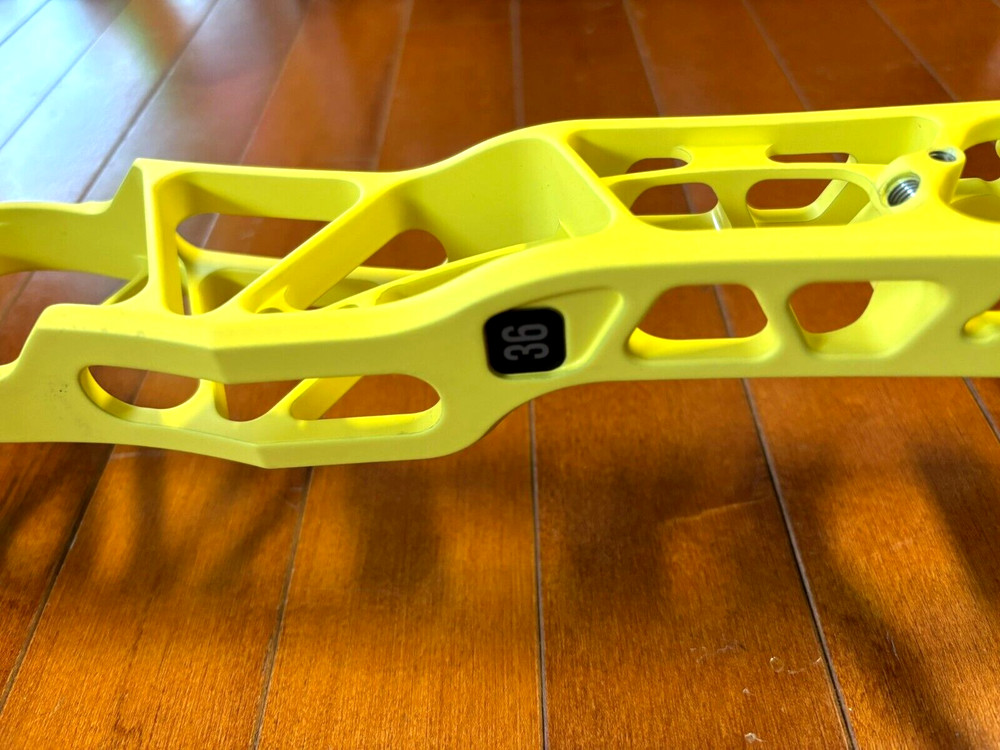 Mathews Title 36 Yellow Riser Black Limbs RH Bow