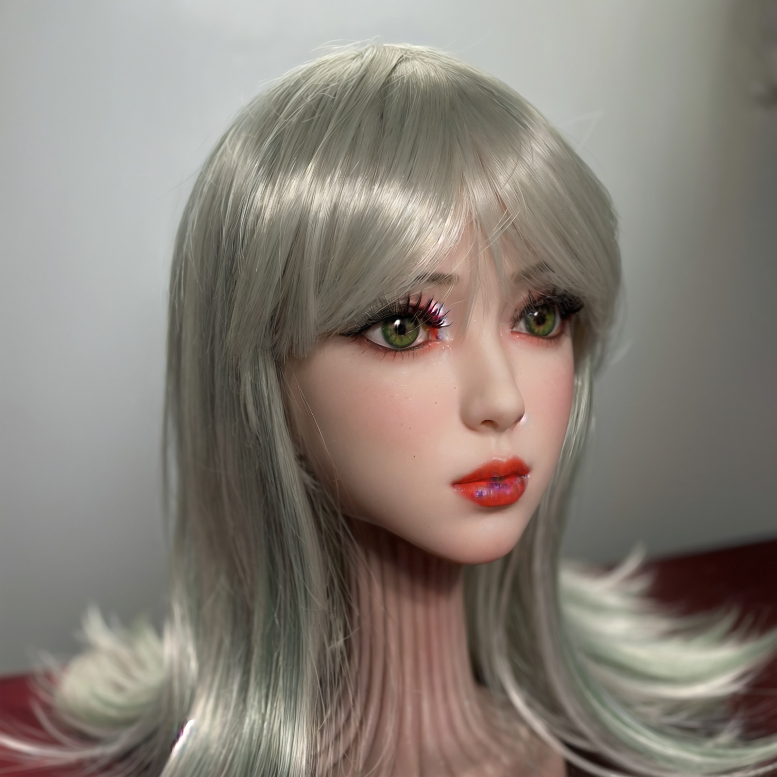 This exquisite TPE material head model is specially designed to meet high-end