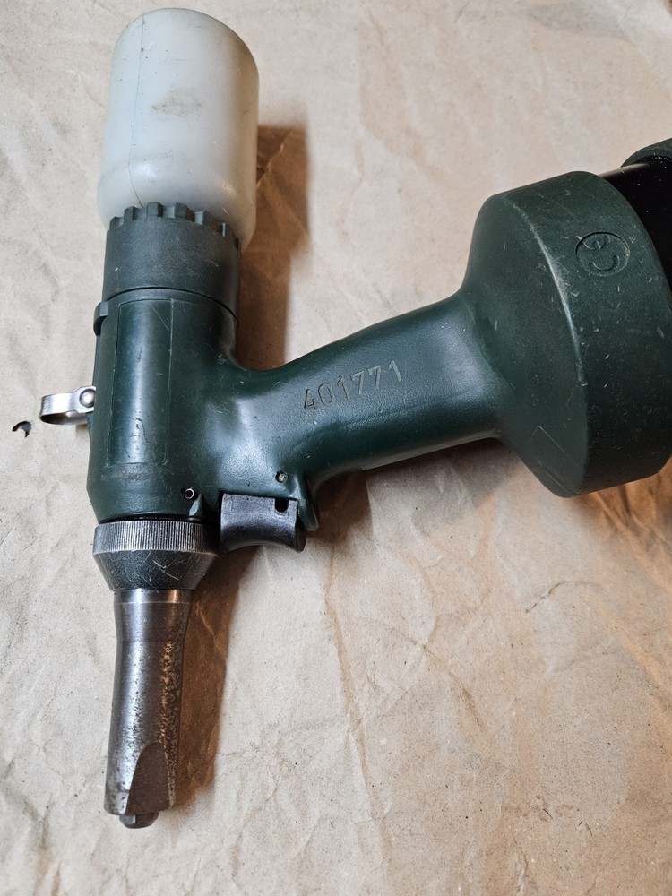 pneumohydraulic rivet machine RIVETEC RL40