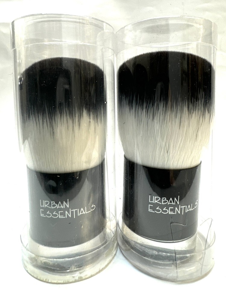 2 urban essentials makeup brushes