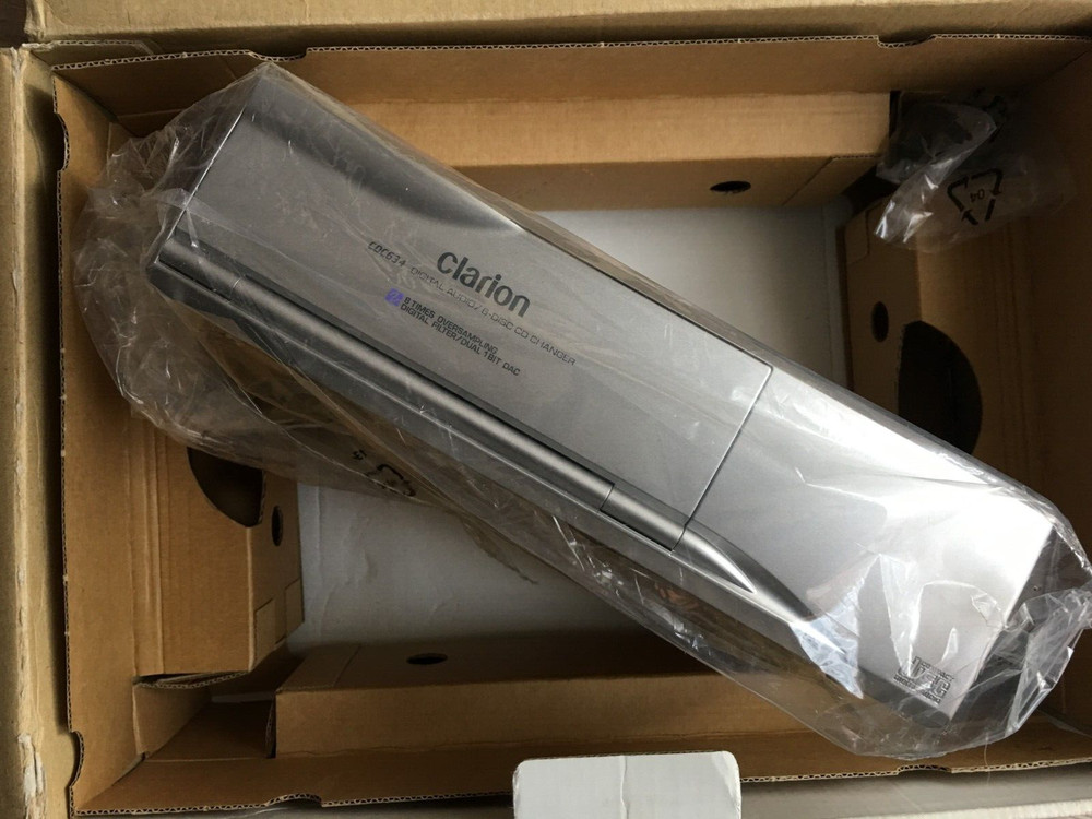 Clarion CDC634 Auto 6 CD Disk Changer. Complete Kit in Original Box