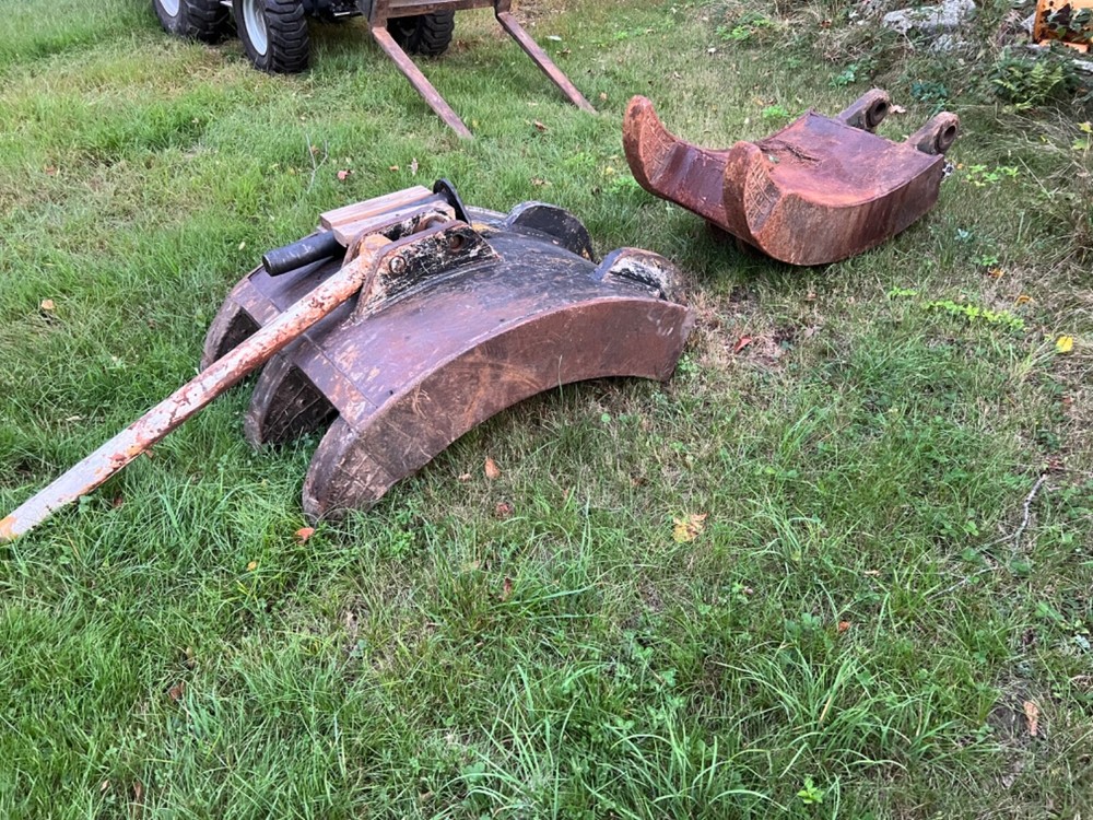 Demo grapple 225 cat excavator