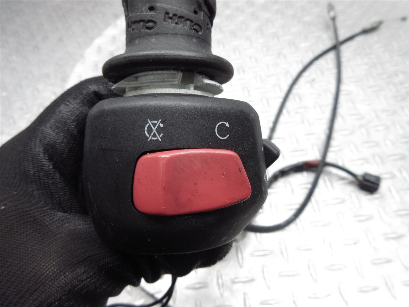 2003 03-04 Suzuki GSXR 1000 GSXR1000 Right Switch Throttle Control Cable Grip