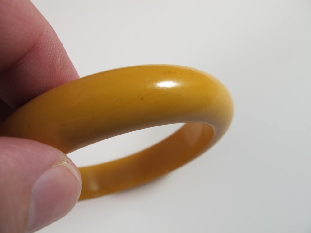 light butterscotch tested bakelite bangle bracelet