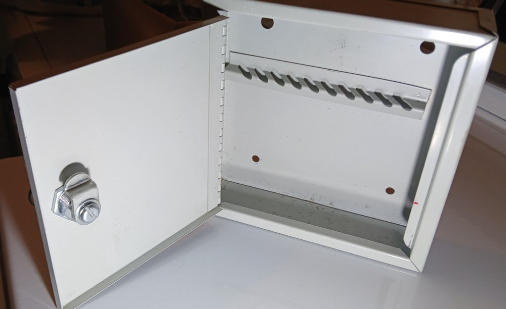 Security Locking Wall Mount Key Lock Cabinet W/2 Keys