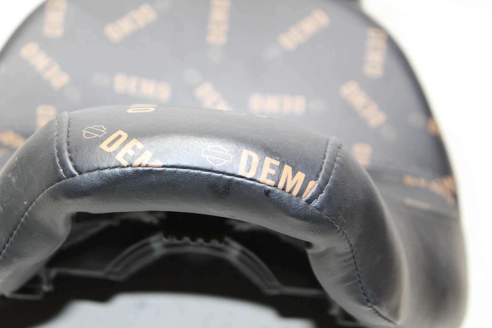 18-26 Harley Softail Two Up Low Rider Reach Seat OEM DEMO