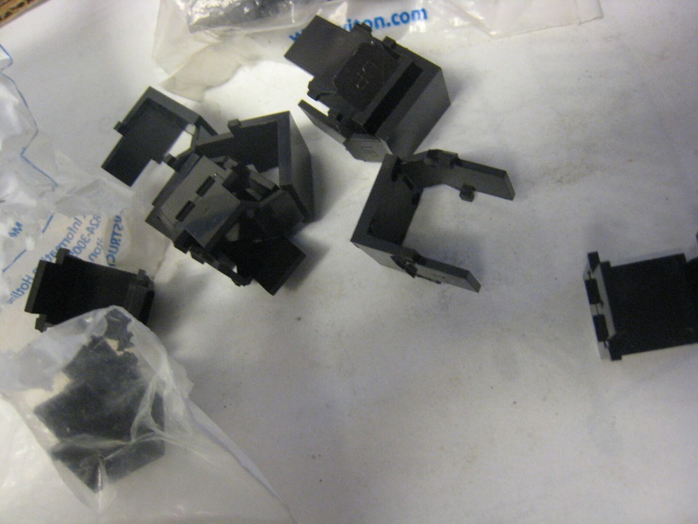 LEVITON 41084-BEB QUICKPORT SNAP-IN BLANK MODULE, BLACK (10 PACK)