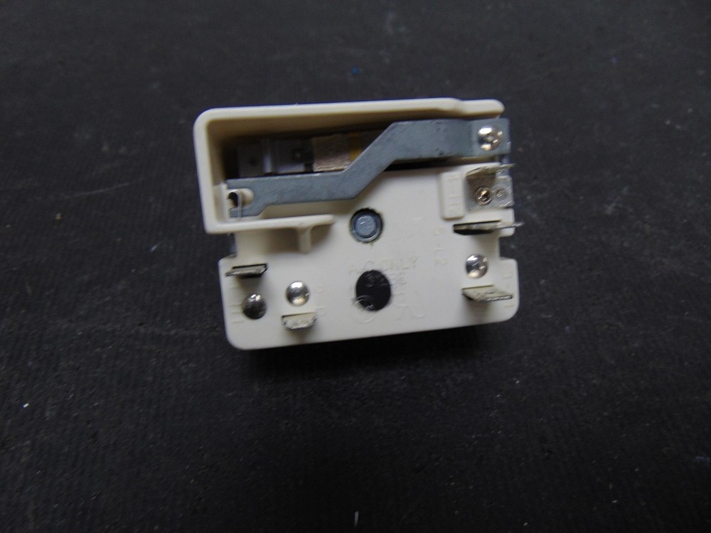 GE Range JBP66B0B1AD Infinite Control Switch WB24T10029