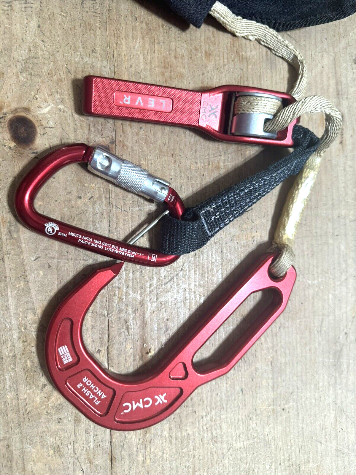 CMC Rescue Levr Fire Escape System w/hook, descender, carabiner, rope + bag NEW