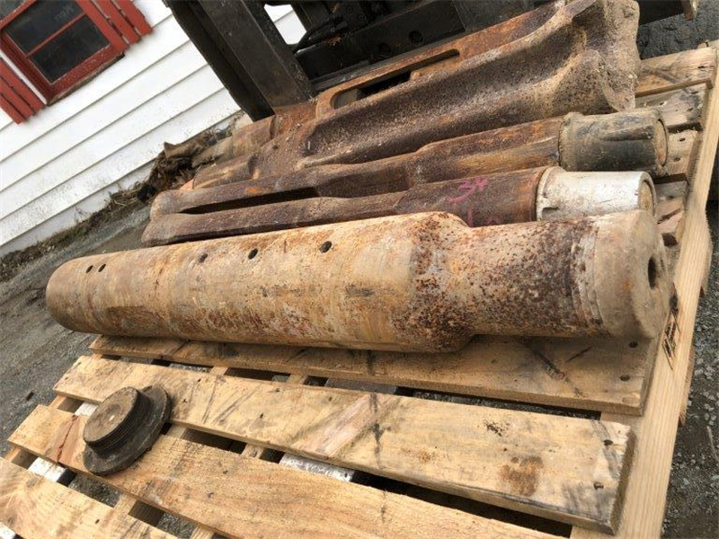 Large Rope Socket 4-1/4 X 6 - 7 Box Threads Large Rope Socket. 45" Overall Lengt