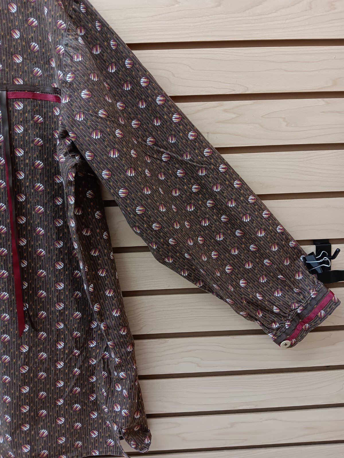 XL HOMEMADE BROWN BALL DESIGN NATIVE AMERICAN INDIAN LONG SLEEVE RIBBON SHIRT