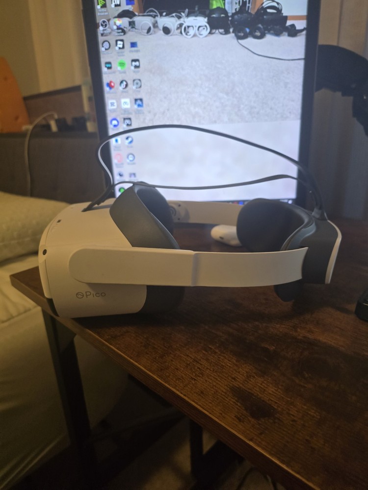 Pico Neo 3 Pro Virtual Reality Headset With Controllers