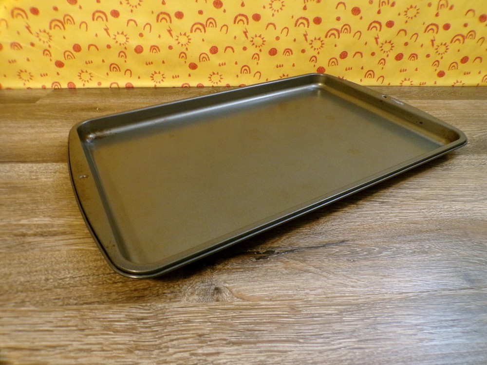 WILTON Non-Stick Baking Sheet Rectangle: 11-1/2" x 17" x 3/4"