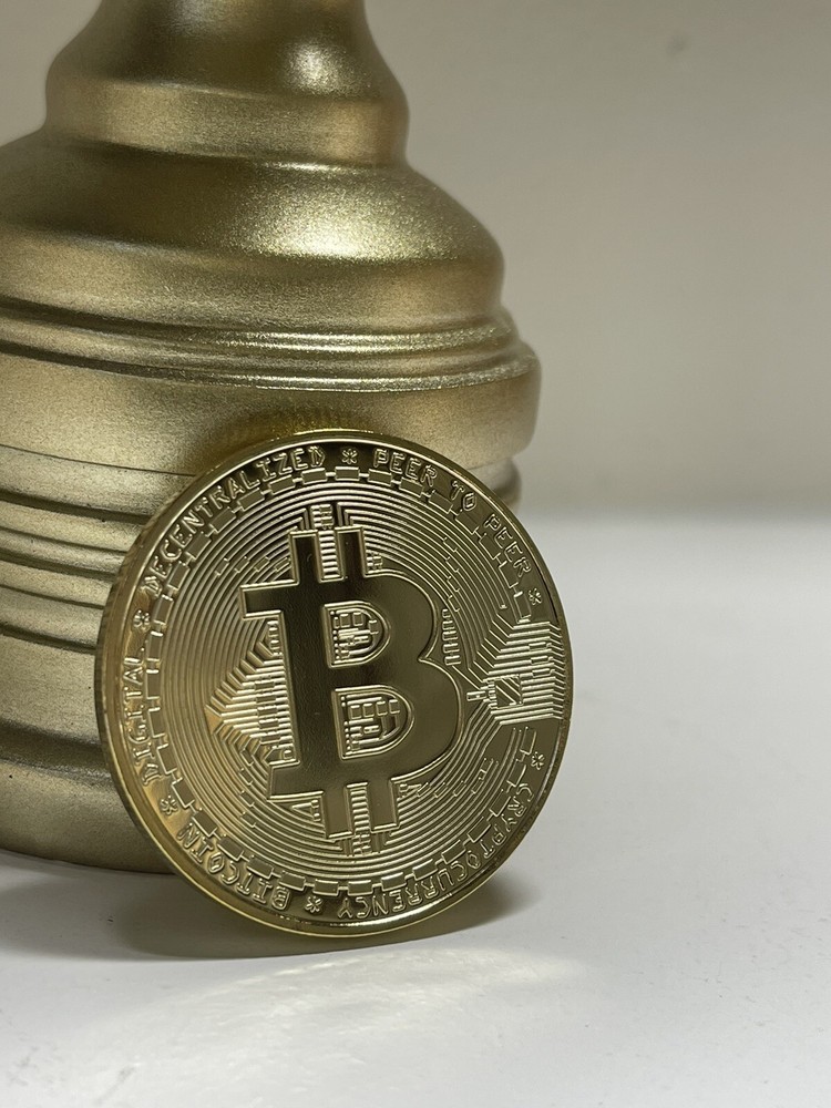 BITCOIN- Limited Edition Physical Coin with Display Case / Cryptocurrency￼