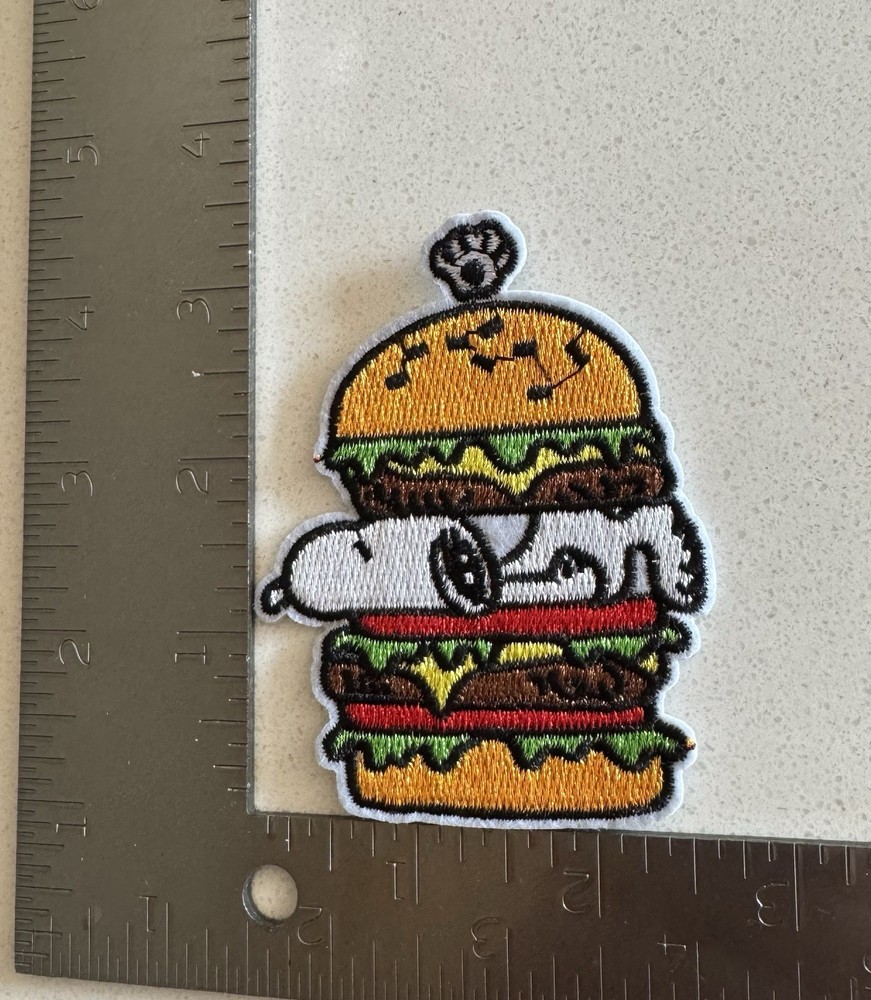 PEANUTS Snoopy - Embroidered Patch ** Iron on or sew on