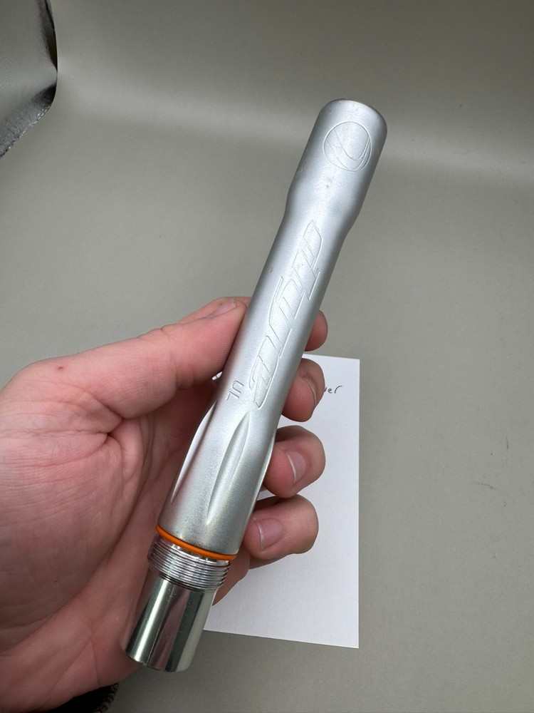 Dye UL Back-Satin Silver 688 Bore AC Thread