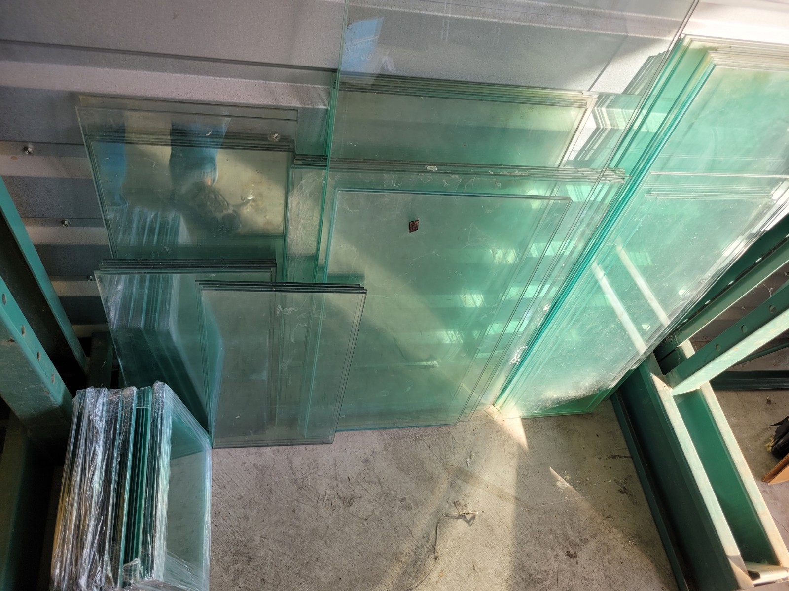Tempered glass shelves with connectors various sizes