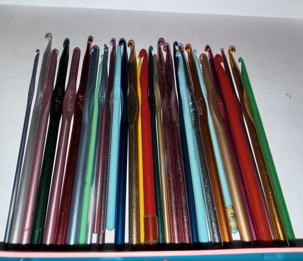 Assorted Lot of 31 Knitting Crochet Hook Needles