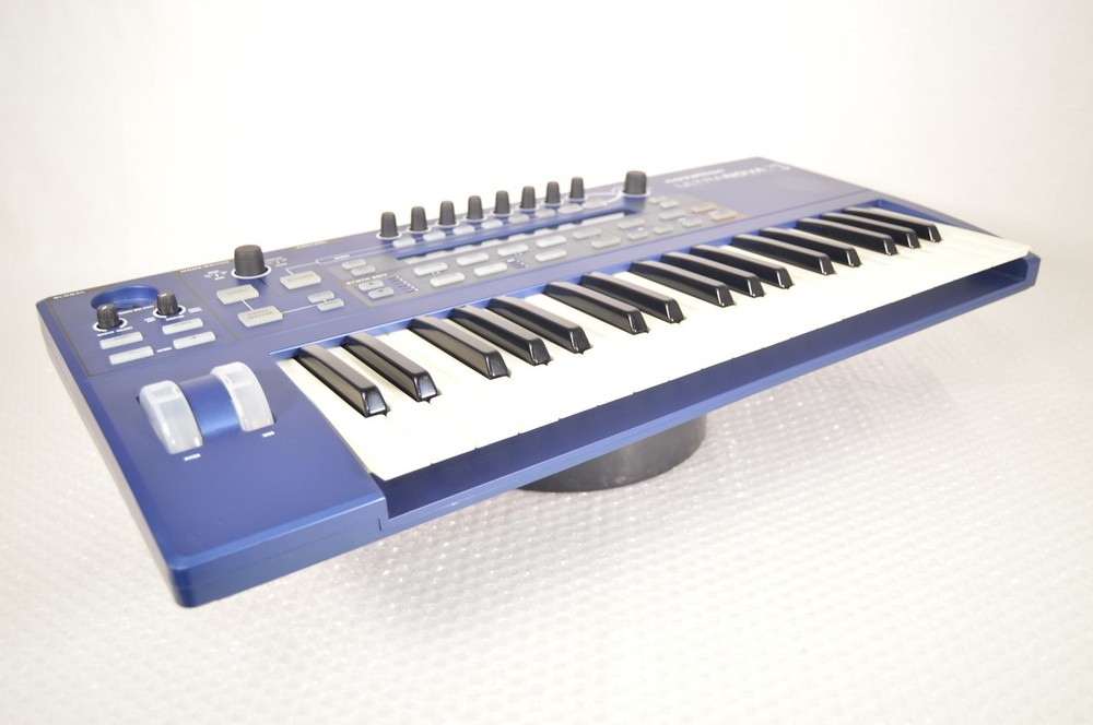 Novation ULTRANOVA Synthesizer Vocoder Blue Keyboard Tested W \ Soft Case Mic