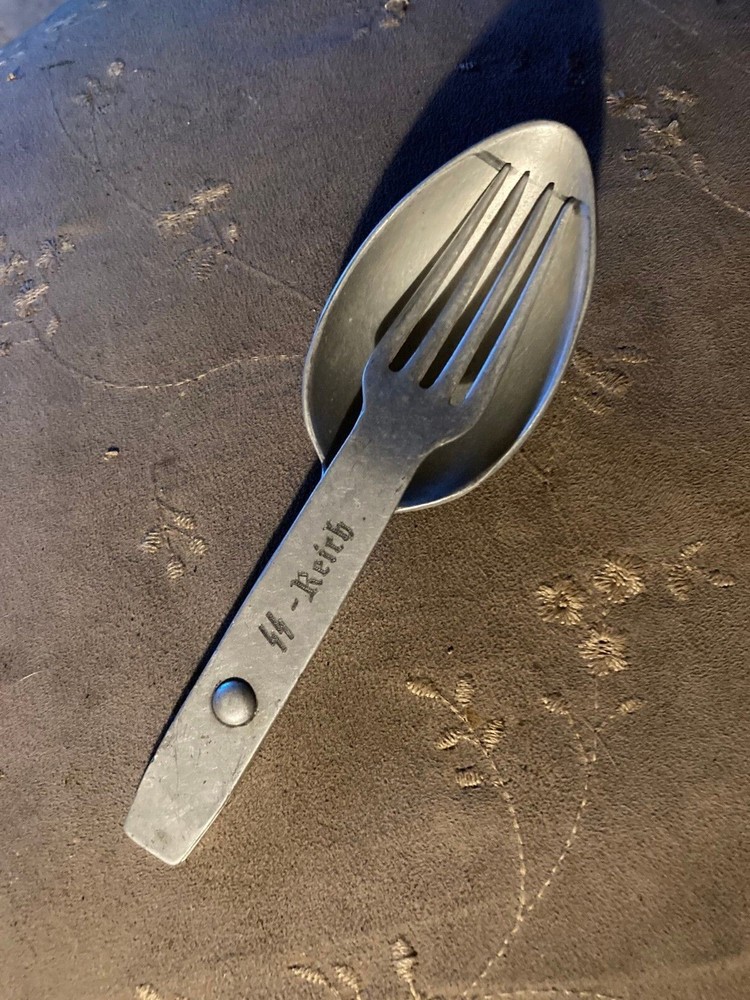 LARGE ENGRAVED TEN INCH FOLDING MESS KIT