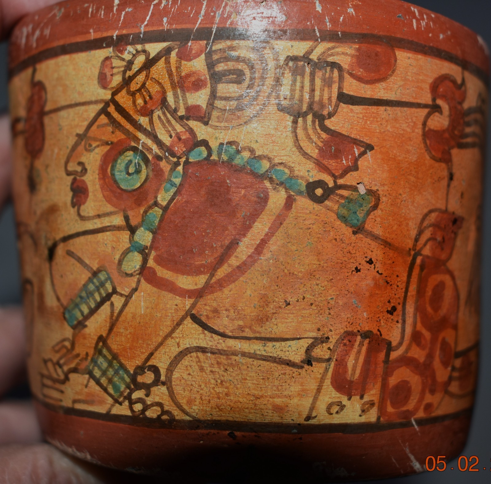 BEAUTIFUL MAYAN STYLE RITUAL VASE, 3-4"