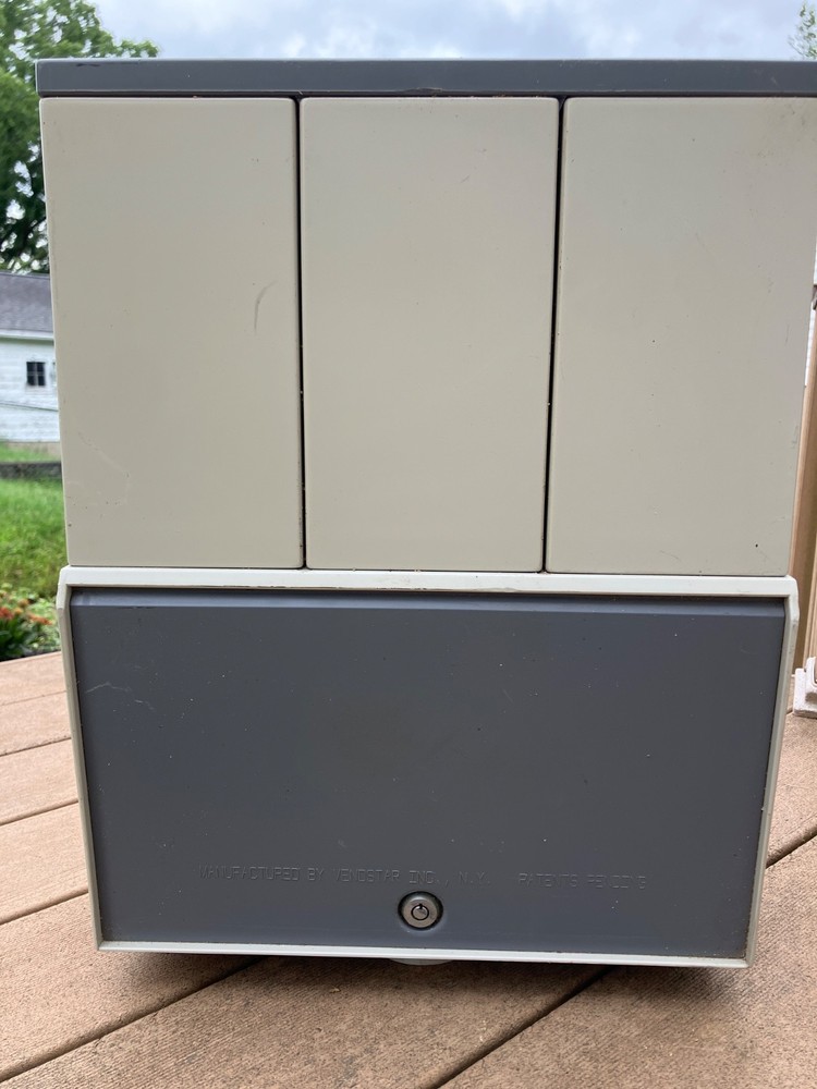 Three Bin Vendstar 3000 Bulk Candy Vending Machine w/ Stand missing keys