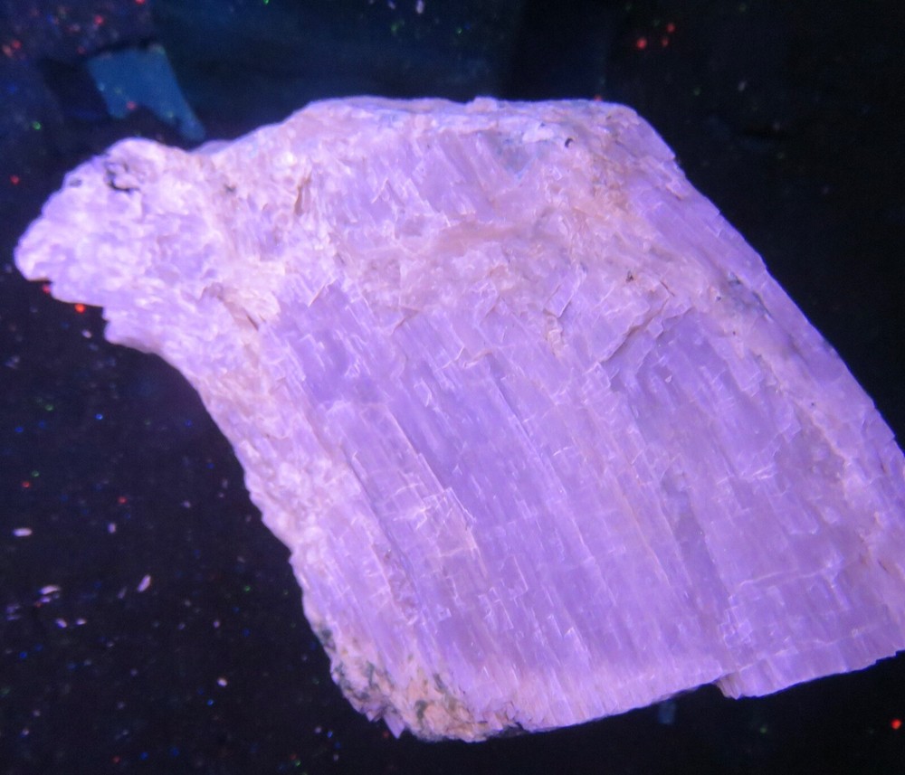 Fluorescent : AGRELLITE - Kipawa River Complex , Temiscamingue , Quebec