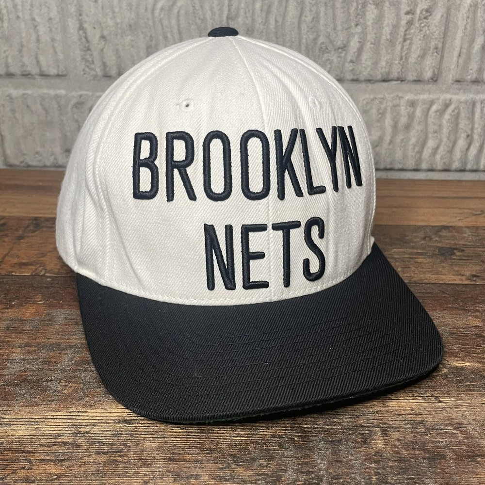 Brooklyn Nets Cap NBA Mitchell & Ness SnapBack hat black and white Adjustable