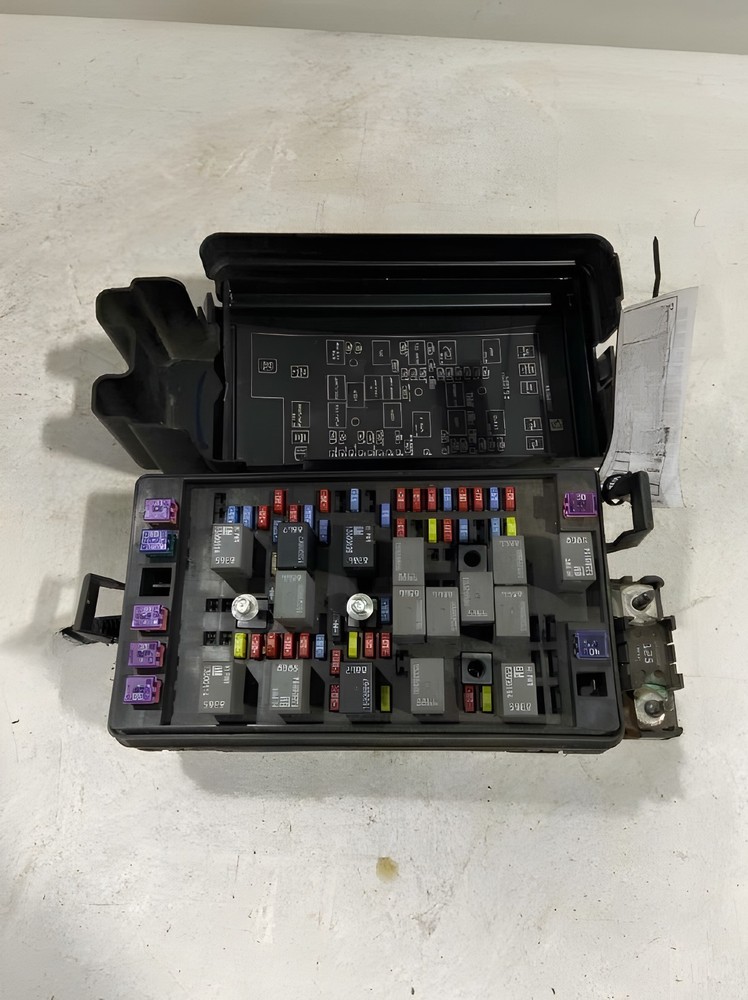 2009-2012 GMC Canyon Chevy Colorado Engine Fuse Box OEM