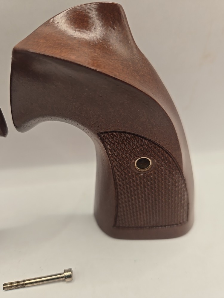 Sile Colt Python Checkered Walnut Thumbrest LG Target Grips. SIL70TR. EXCELLENT.