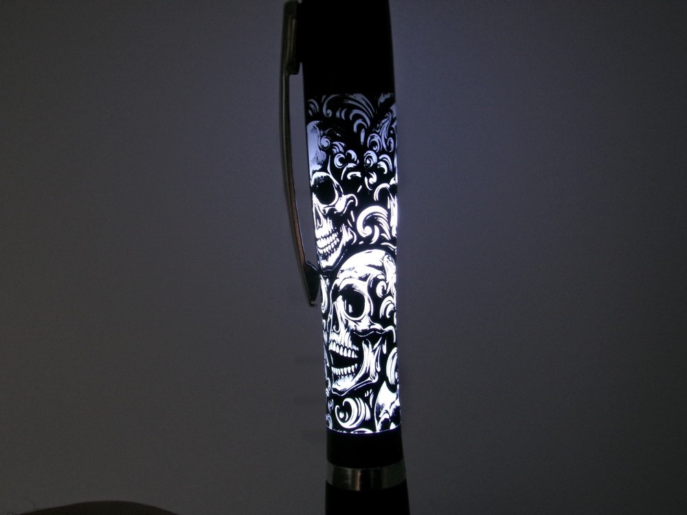Skulls with scroll design lighted ink pen