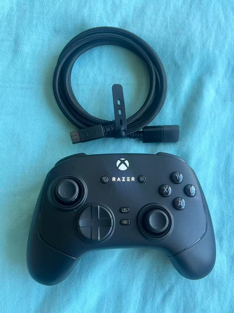 Razer Wolverine V3 Pro Controller RZ06-0520 for XBOX , PC