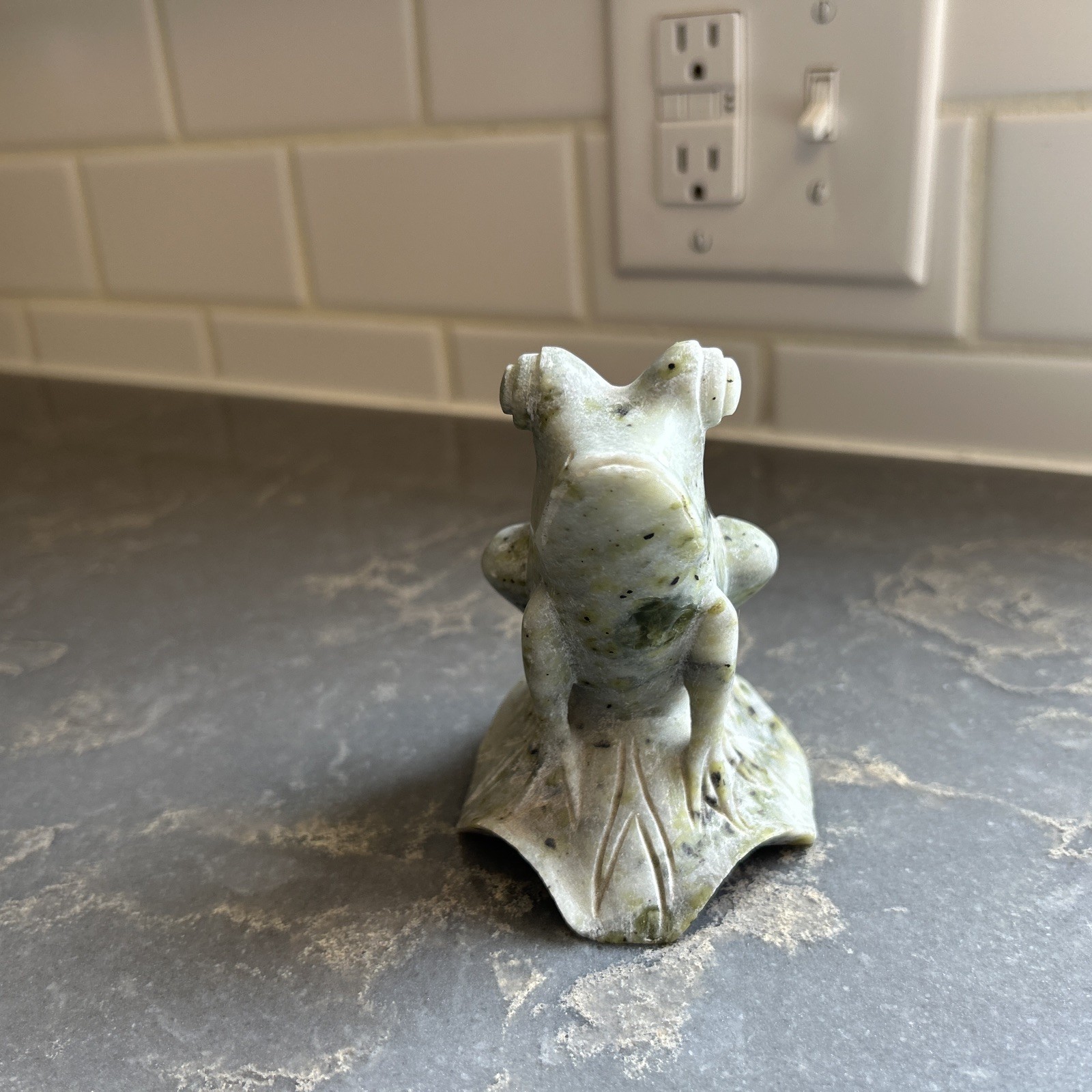 Chinese Hand Carved Nephrite Jade Frog Sculpture Figurine Mid Century 1960s Vtg