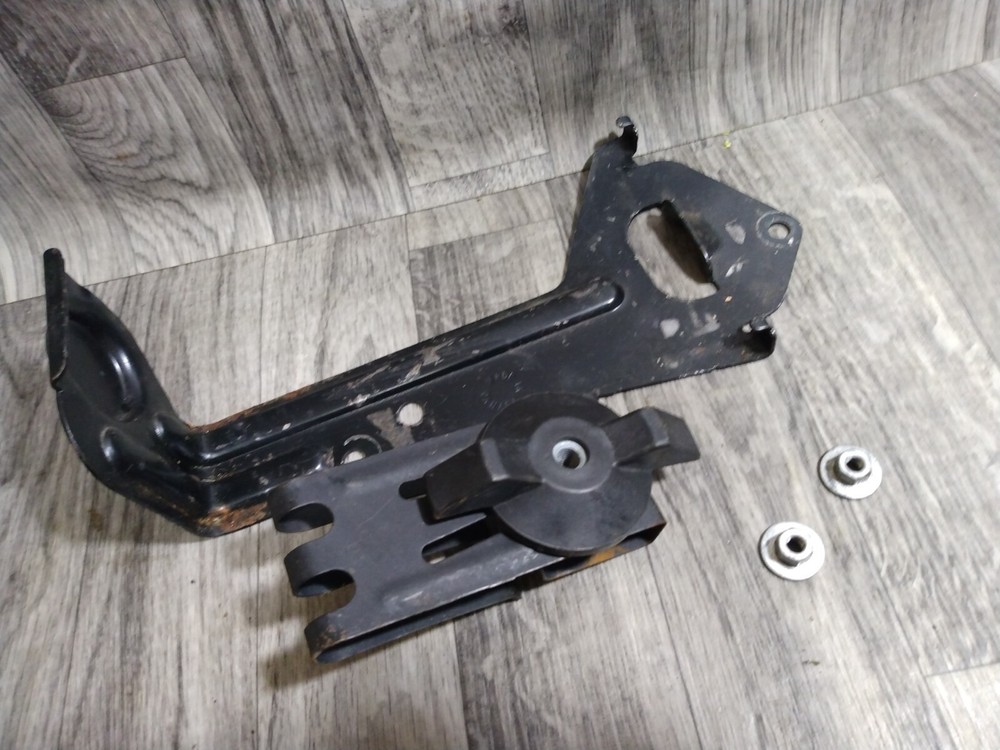 2000-2006 Tahoe Escalade Yukon Jack Bracket 15006348