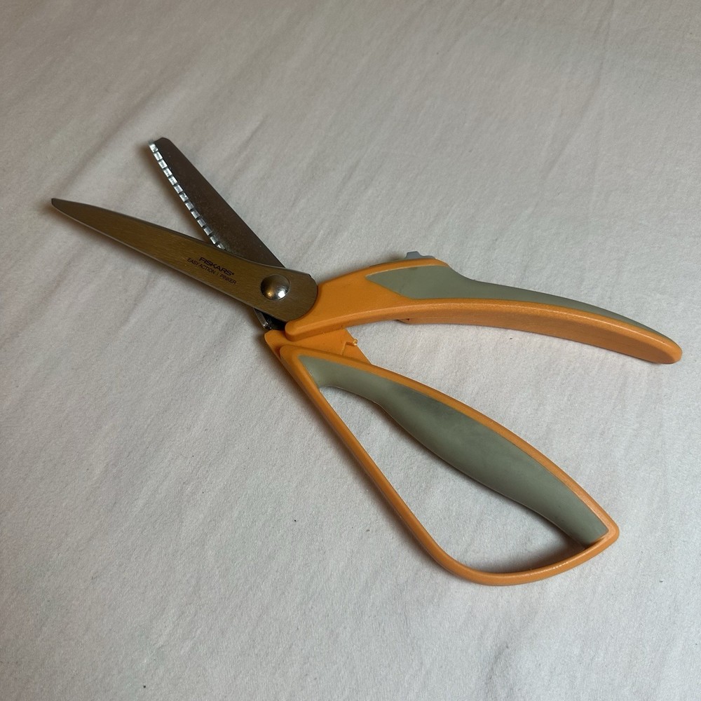 Fiskars Softouch Pinking Shears Scissors Spring Action Soft Touch Pre-owned